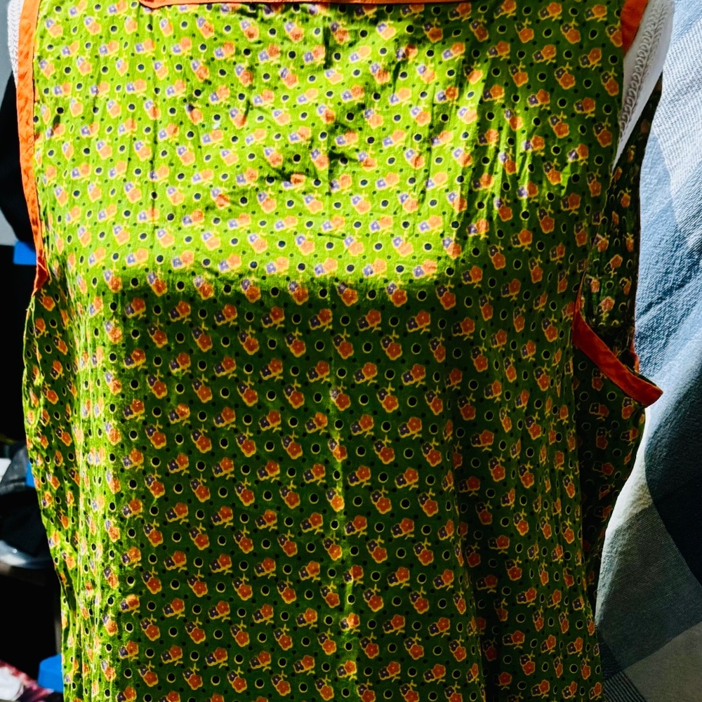 Apron - Picture 1 of 3